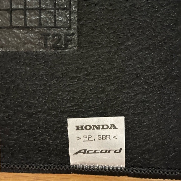 Honda accord car mats 2014 - Picture 2 of 3